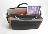  Interior view of the bag’s center section, designed to fit laptops up to 15 inches securely.